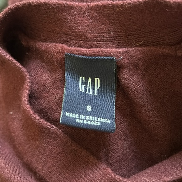 Gap Burgundy Shirt Size Small with Bow Embellishment - Picture 2 of 3